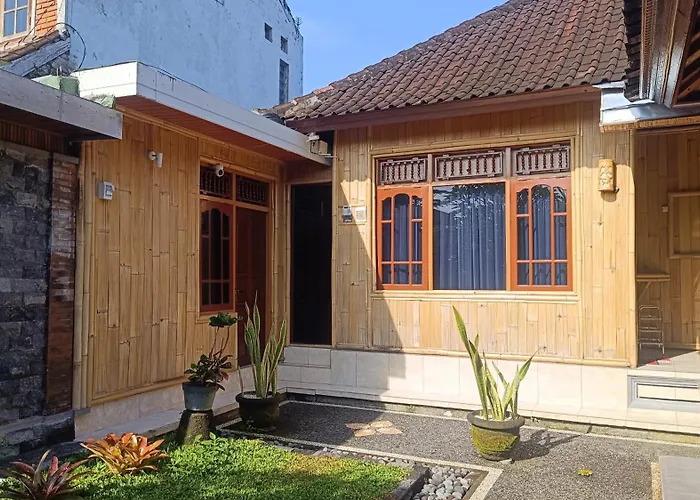 Caraka House Konukevi